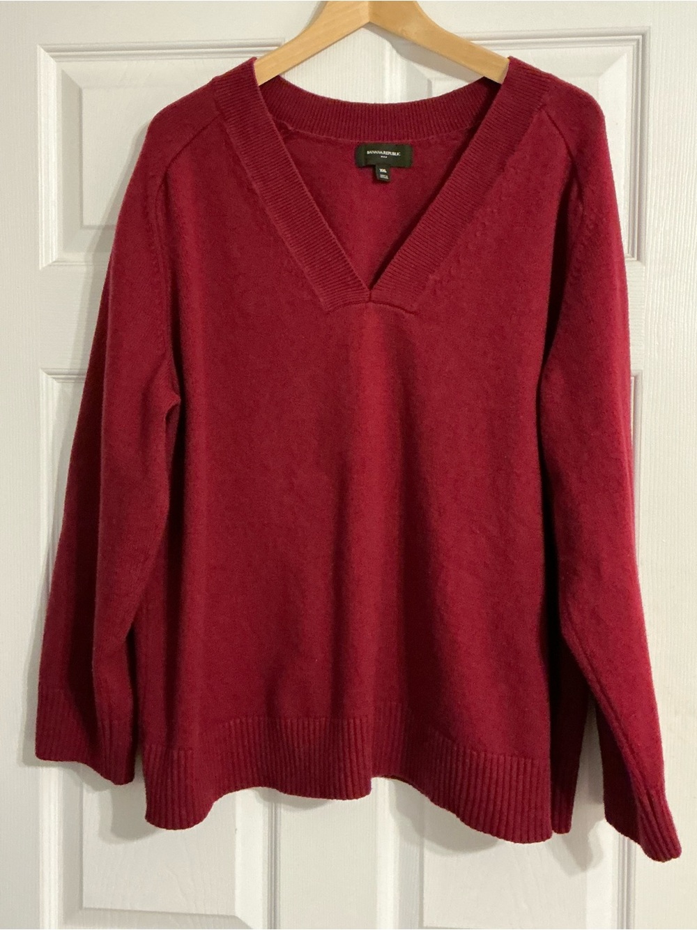 Banana Republic Plus Sized Wool-Cotton Blend V-Neck Sweater - Burgundy